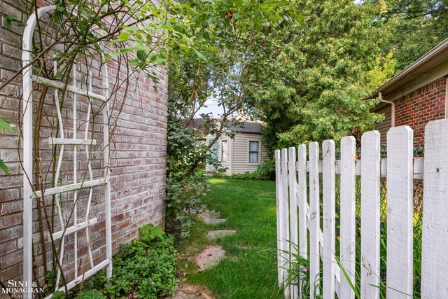243 Beaupre Avenue, Grosse Pointe Farms, MI 48236