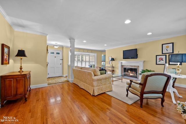 243 Beaupre Avenue, Grosse Pointe Farms, MI 48236