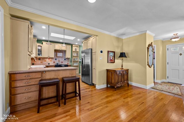 243 Beaupre Avenue, Grosse Pointe Farms, MI 48236