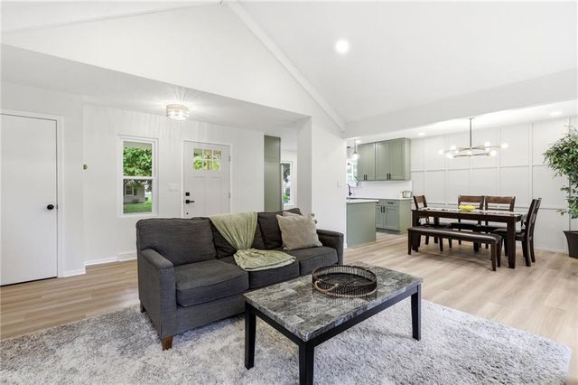 408 NW MOORE Street, Lee's Summit, MO 64081