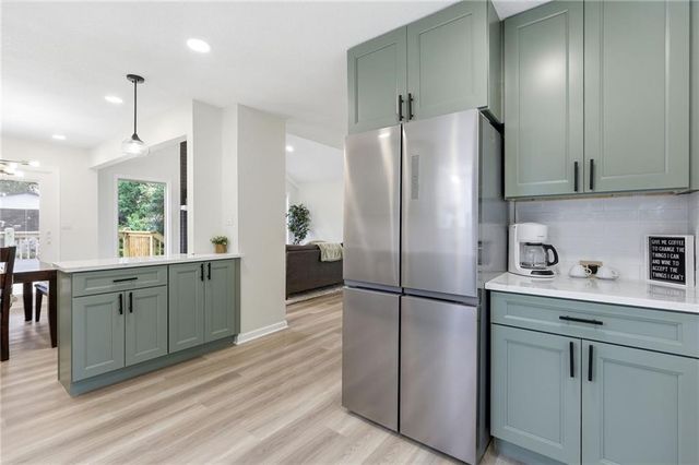 408 NW MOORE Street, Lee's Summit, MO 64081