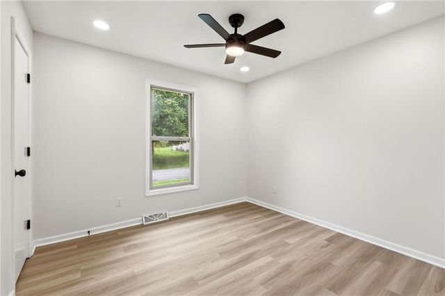 408 NW MOORE Street, Lee's Summit, MO 64081