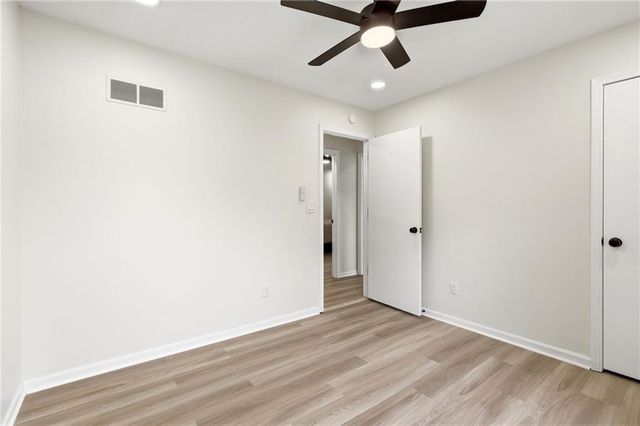 408 NW MOORE Street, Lee's Summit, MO 64081