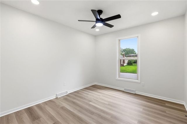 408 NW MOORE Street, Lee's Summit, MO 64081