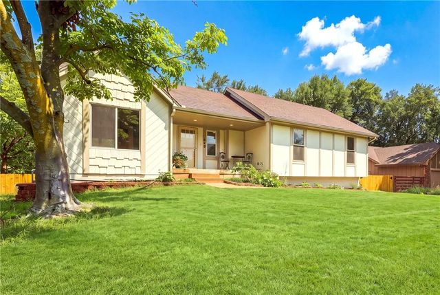 408 NW MOORE Street, Lee's Summit, MO 64081