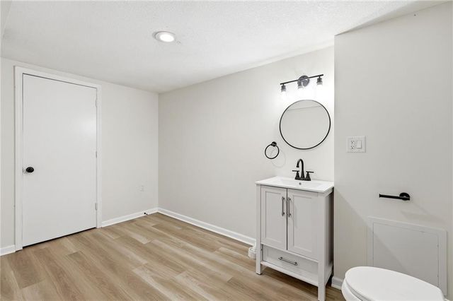 408 NW MOORE Street, Lee's Summit, MO 64081
