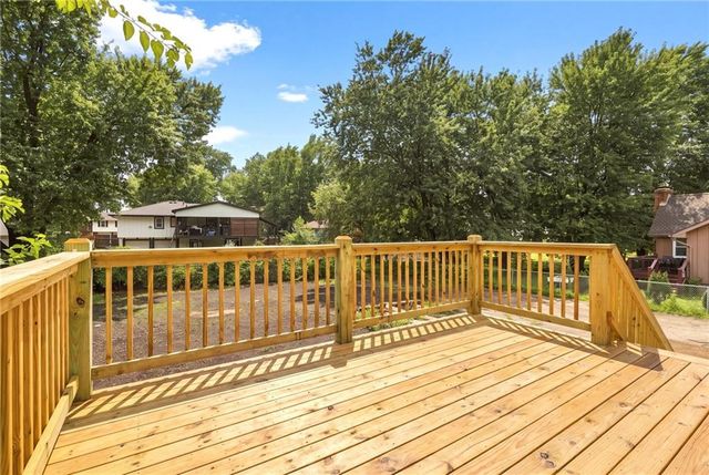 408 NW MOORE Street, Lee's Summit, MO 64081