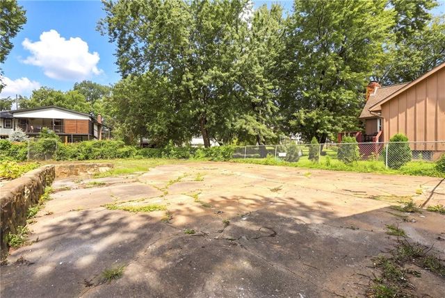 408 NW MOORE Street, Lee's Summit, MO 64081