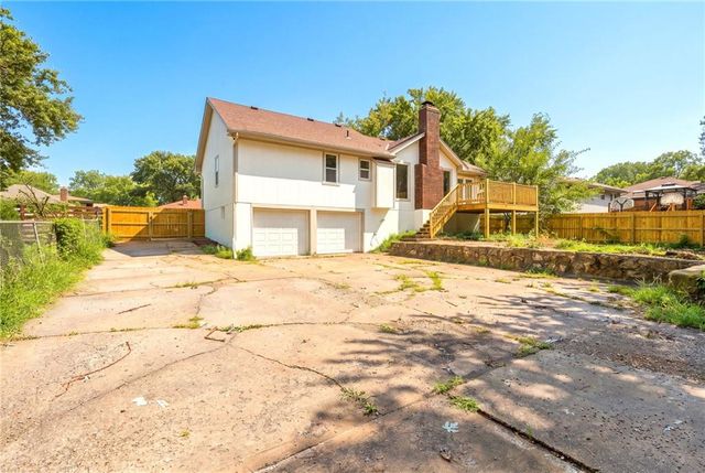 408 NW MOORE Street, Lee's Summit, MO 64081