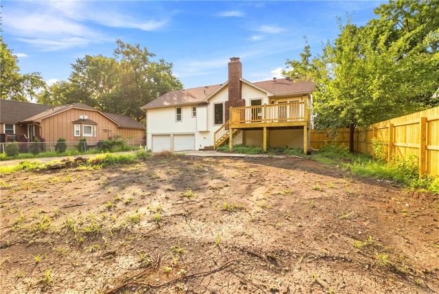 408 NW MOORE Street, Lee's Summit, MO 64081