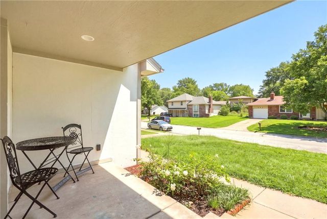 408 NW MOORE Street, Lee's Summit, MO 64081