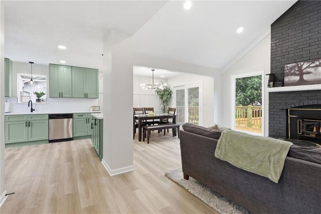 408 NW MOORE Street, Lee's Summit, MO 64081