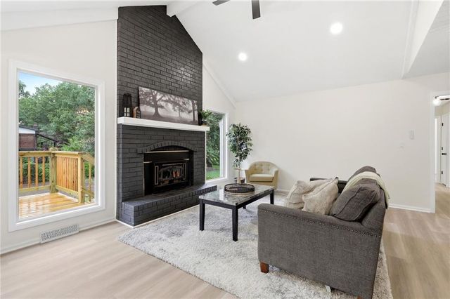 408 NW MOORE Street, Lee's Summit, MO 64081