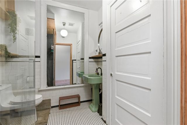 300 S Trenton Ave, Wilkinsburg, PA 15221