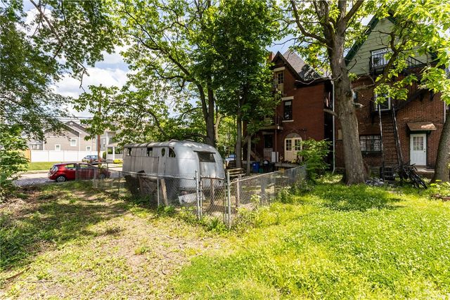 300 S Trenton Ave, Wilkinsburg, PA 15221