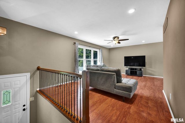 318 ARBOR VITAE Drive, Germantown Hills, IL 61548