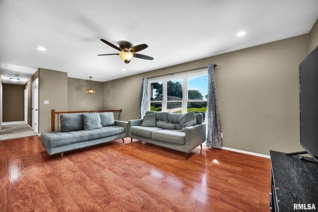 318 ARBOR VITAE Drive, Germantown Hills, IL 61548