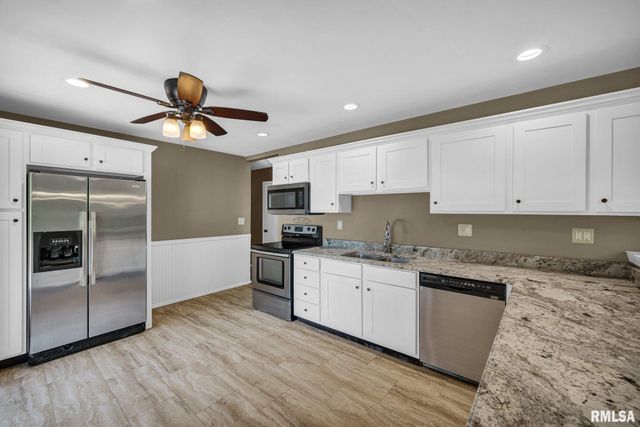 318 ARBOR VITAE Drive, Germantown Hills, IL 61548