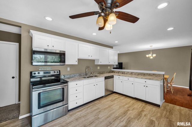 318 ARBOR VITAE Drive, Germantown Hills, IL 61548