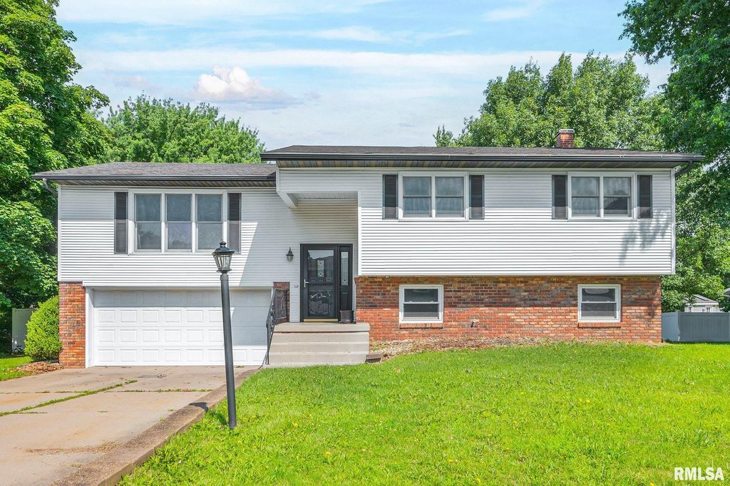 318 ARBOR VITAE Drive, Germantown Hills, IL 61548