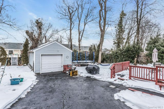 16 Altamont Avenue, Sea Cliff, NY 11579