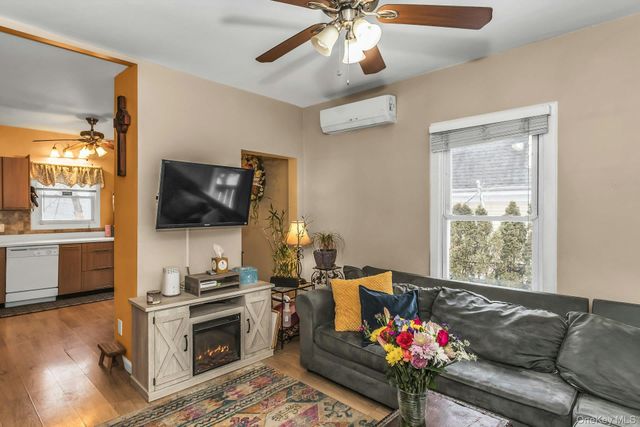 16 Altamont Avenue, Sea Cliff, NY 11579