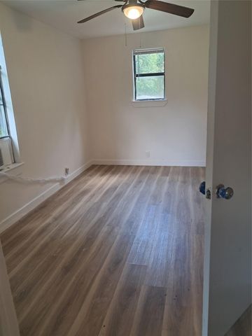 404 S Love Ave, Florence, TX 76527