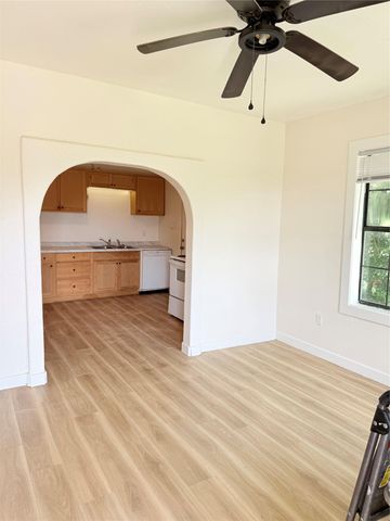 404 S Love Ave, Florence, TX 76527