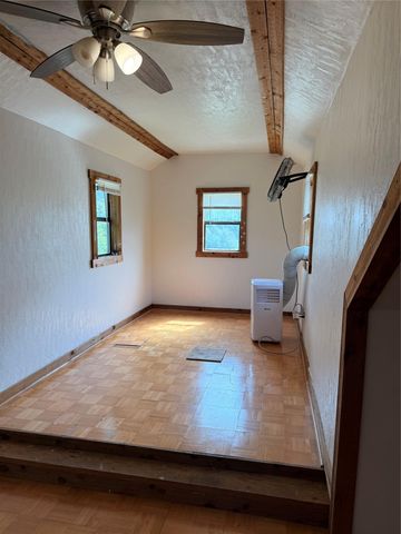 404 S Love Ave, Florence, TX 76527