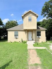 404 S Love Ave, Florence, TX 76527
