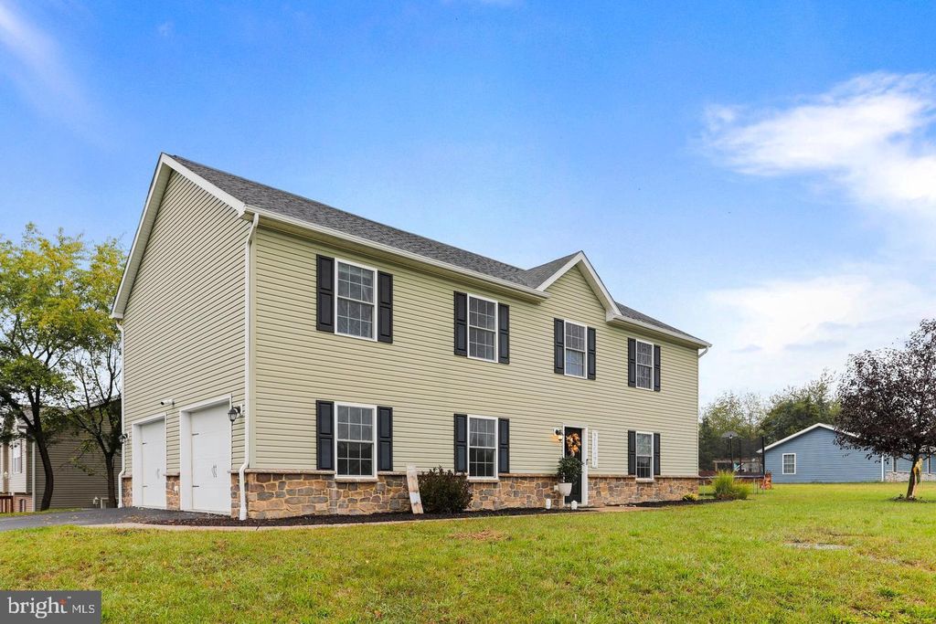 3618 HICKORY CT, Chambersburg, PA 17202