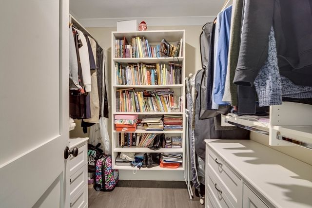 29 Southfield Ln 29, Sherborn, MA 01770