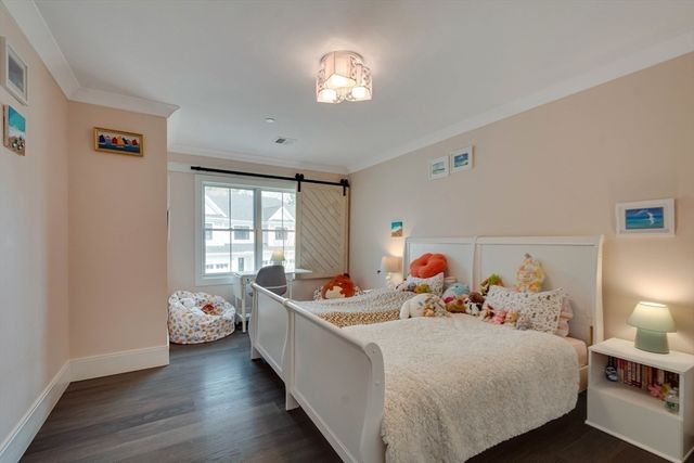 29 Southfield Ln 29, Sherborn, MA 01770