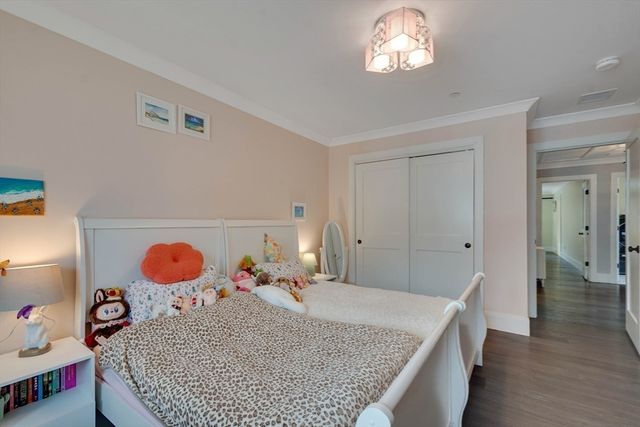 29 Southfield Ln 29, Sherborn, MA 01770