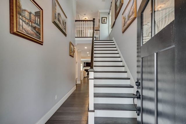 29 Southfield Ln 29, Sherborn, MA 01770