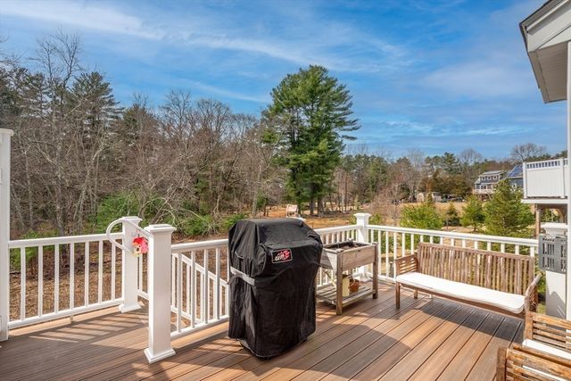 29 Southfield Ln 29, Sherborn, MA 01770