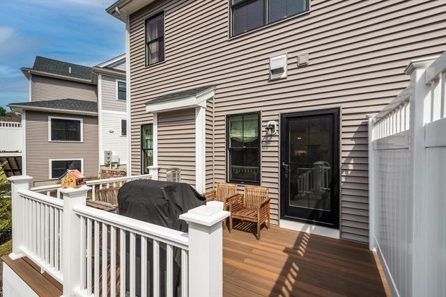 29 Southfield Ln 29, Sherborn, MA 01770