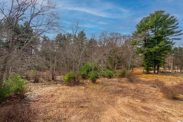 29 Southfield Ln 29, Sherborn, MA 01770