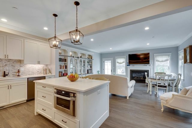 29 Southfield Ln 29, Sherborn, MA 01770