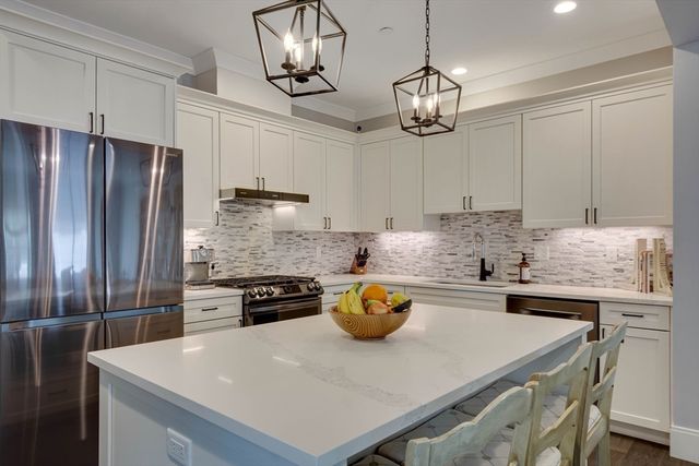 29 Southfield Ln 29, Sherborn, MA 01770