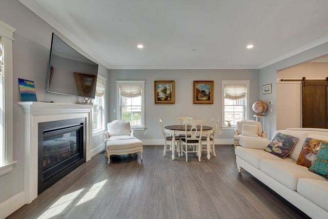 29 Southfield Ln 29, Sherborn, MA 01770