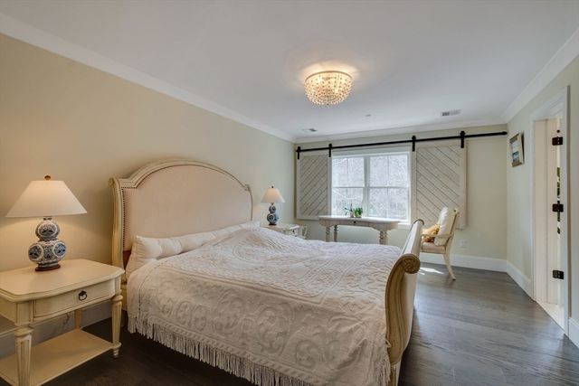 29 Southfield Ln 29, Sherborn, MA 01770