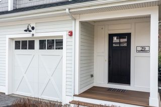 29 Southfield Ln 29, Sherborn, MA 01770