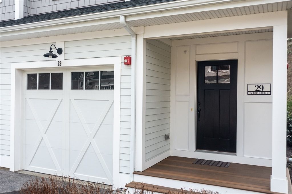 29 Southfield Ln 29, Sherborn, MA 01770