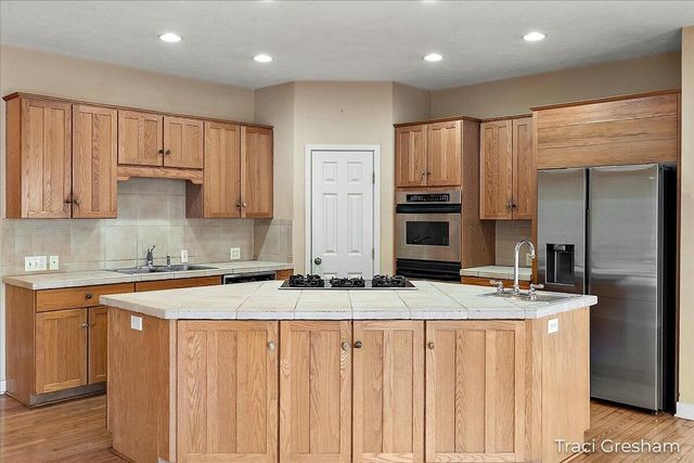 4960 S Hilton Park Road, Fruitport, MI 49415