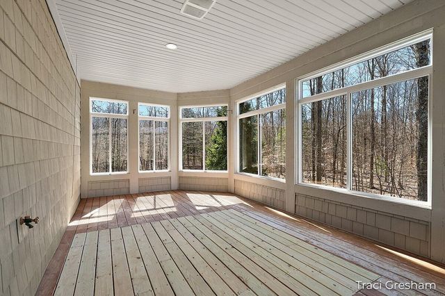 4960 S Hilton Park Road, Fruitport, MI 49415