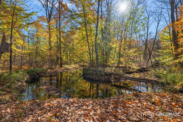 4960 S Hilton Park Road, Fruitport, MI 49415