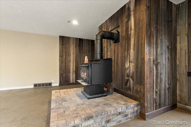 4960 S Hilton Park Road, Fruitport, MI 49415