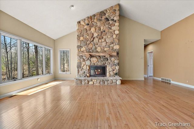 4960 S Hilton Park Road, Fruitport, MI 49415