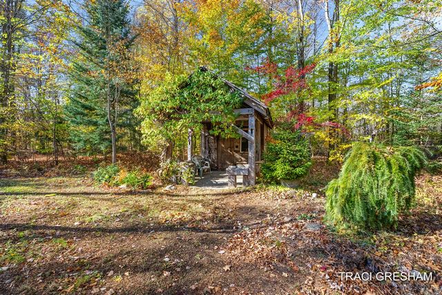 4960 S Hilton Park Road, Fruitport, MI 49415